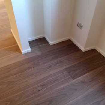 Parquet in noce americano naturale verniciato all'acqua